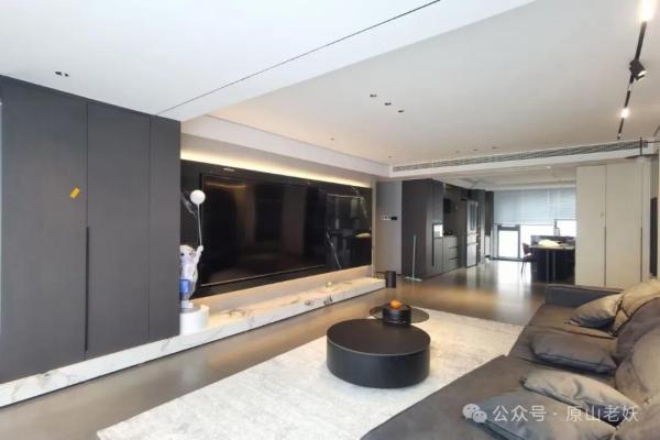 Czarny, biały i szary: wieczny klasyk