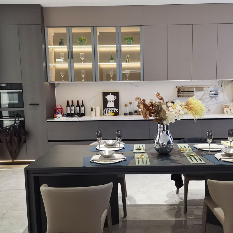 Czy wiesz, jak dopasować konstrukcję kredensu?